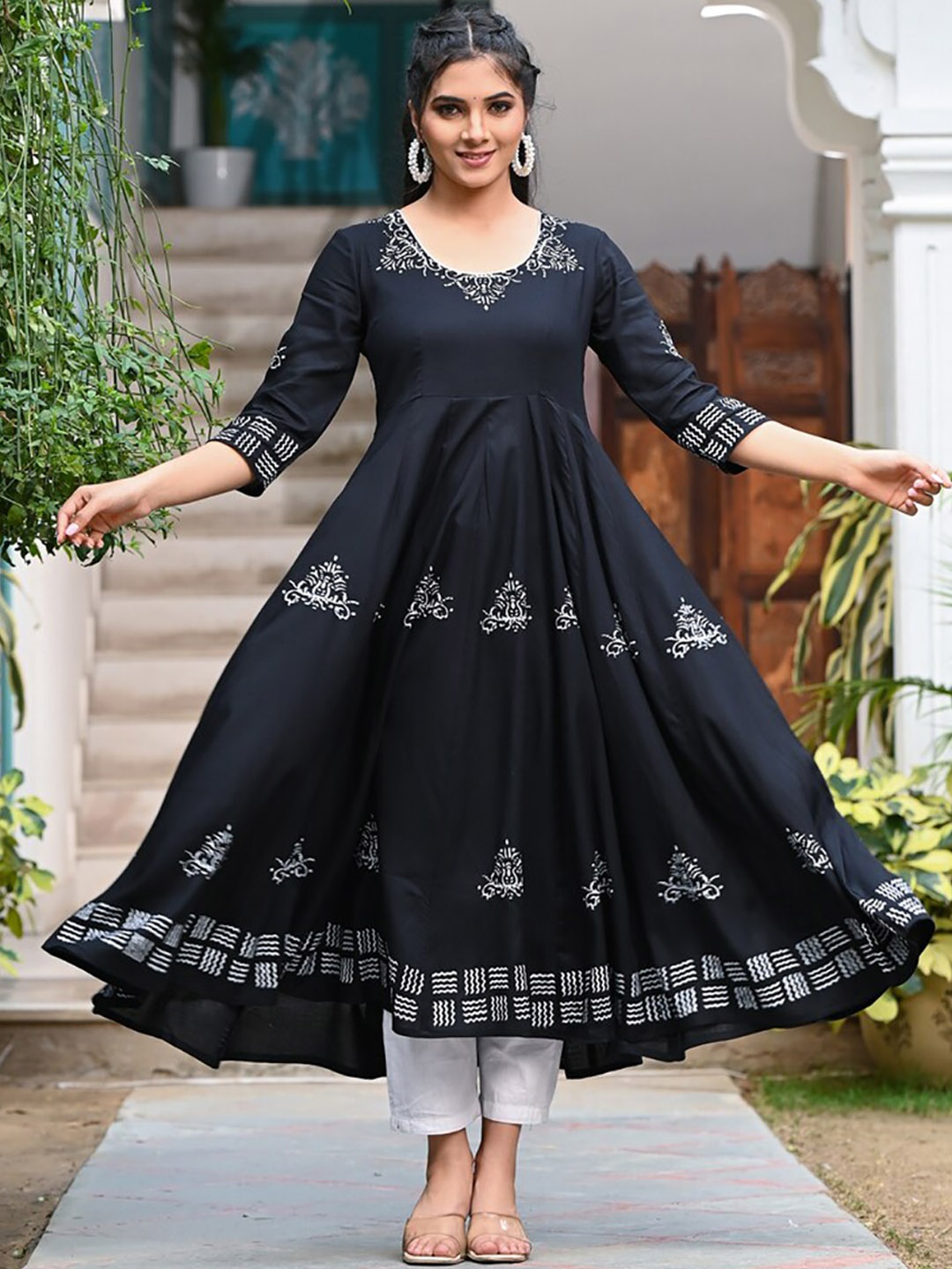 

Ayan Round Neck Printed Anarkali Kurta, Black