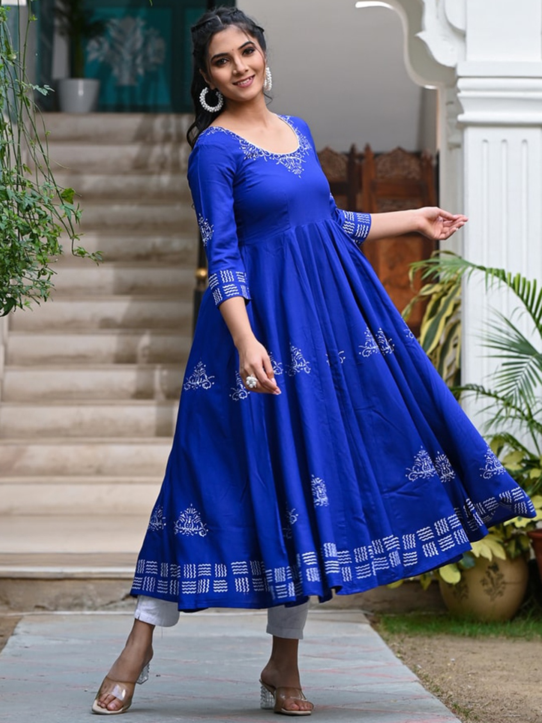 

Ayan Ethnic Motifs Block Printed Scoop Neck Panelled Anarkali Kurta, Blue