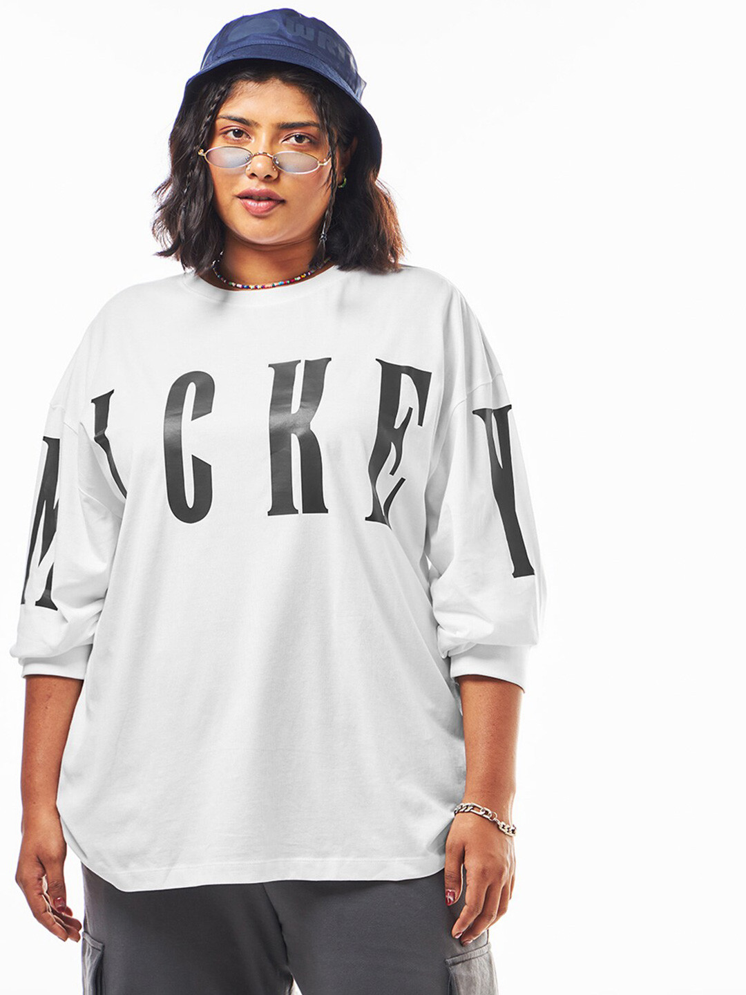 

Bewakoof White Plus Size Mickey Mouse Printed Oversized Pure Cotton T-shirt