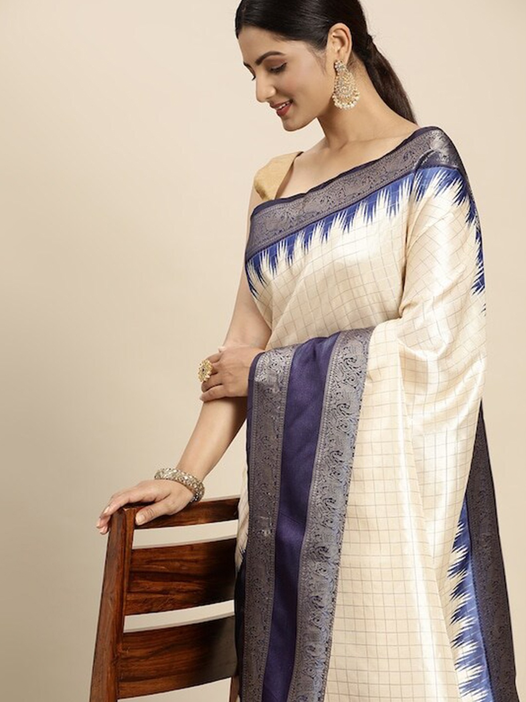 

PATLIPALLU Woven Design Zari Banarasi Saree, White