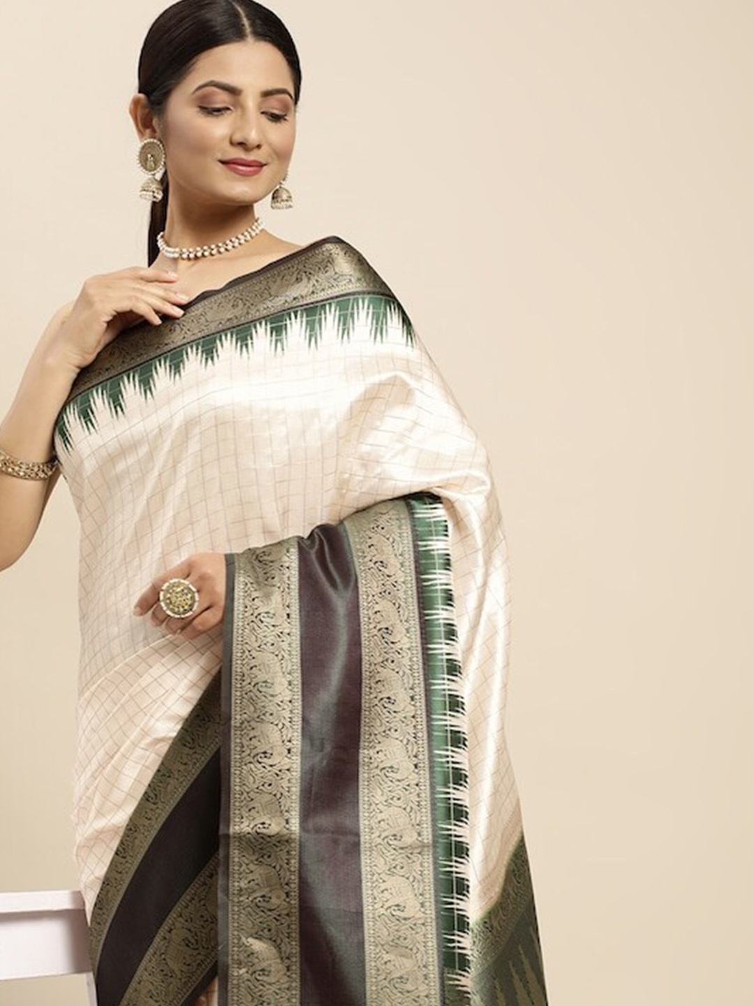 

PATLIPALLU Checked Zari Banarasi Saree, White