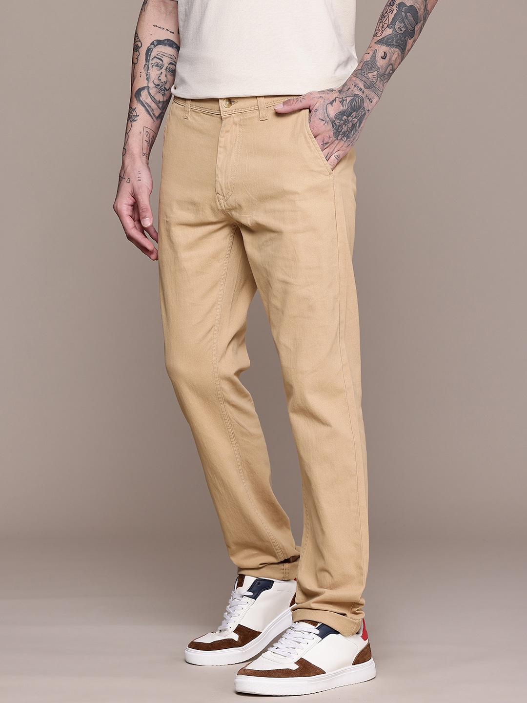 

WROGN Men Slim Fit Chinos Trousers, Beige
