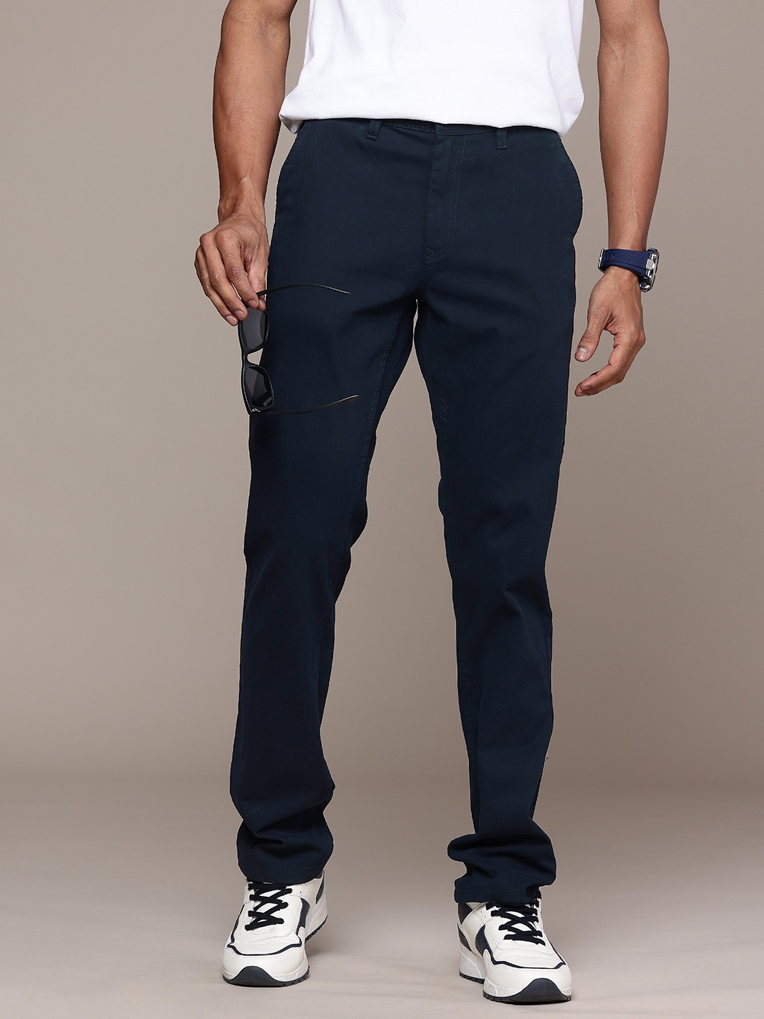 

WROGN Men Slim Fit Chinos Trousers, Navy blue