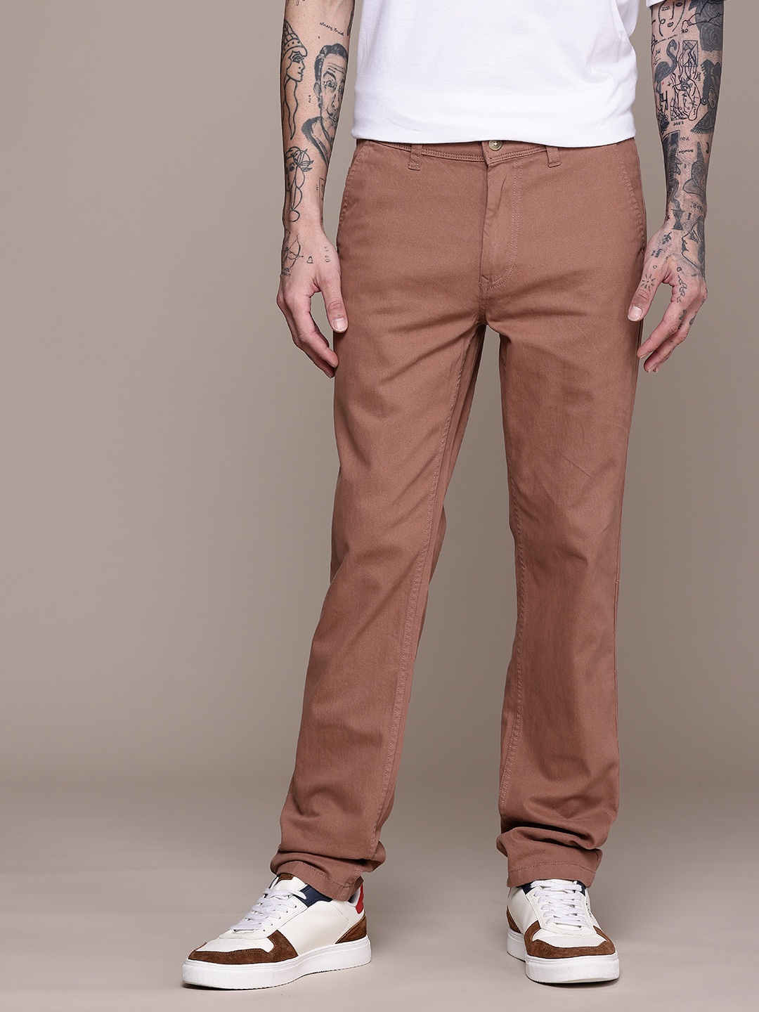 

WROGN Men Slim Fit Chinos Trousers, Camel brown