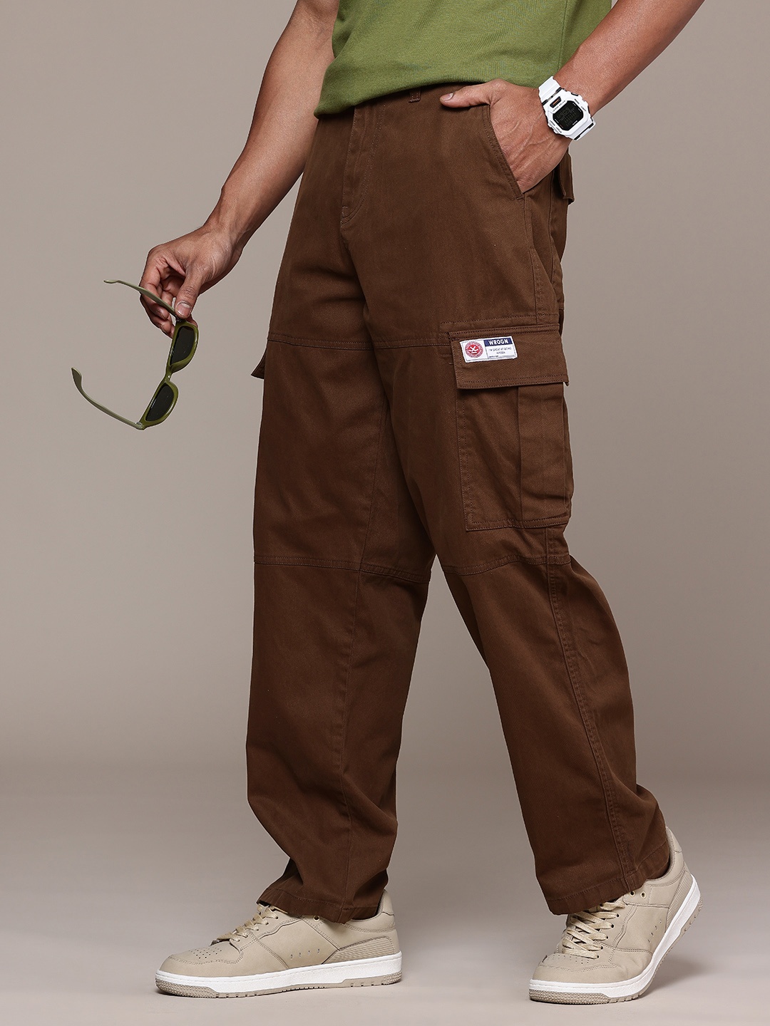 

WROGN Men Oversized Fit Cargos Trousers, Brown