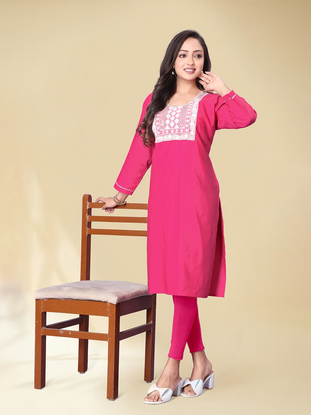 

Anouk Magenta Ethnic Motifs Yoke Design Thread Work Detailed Straight Kurta