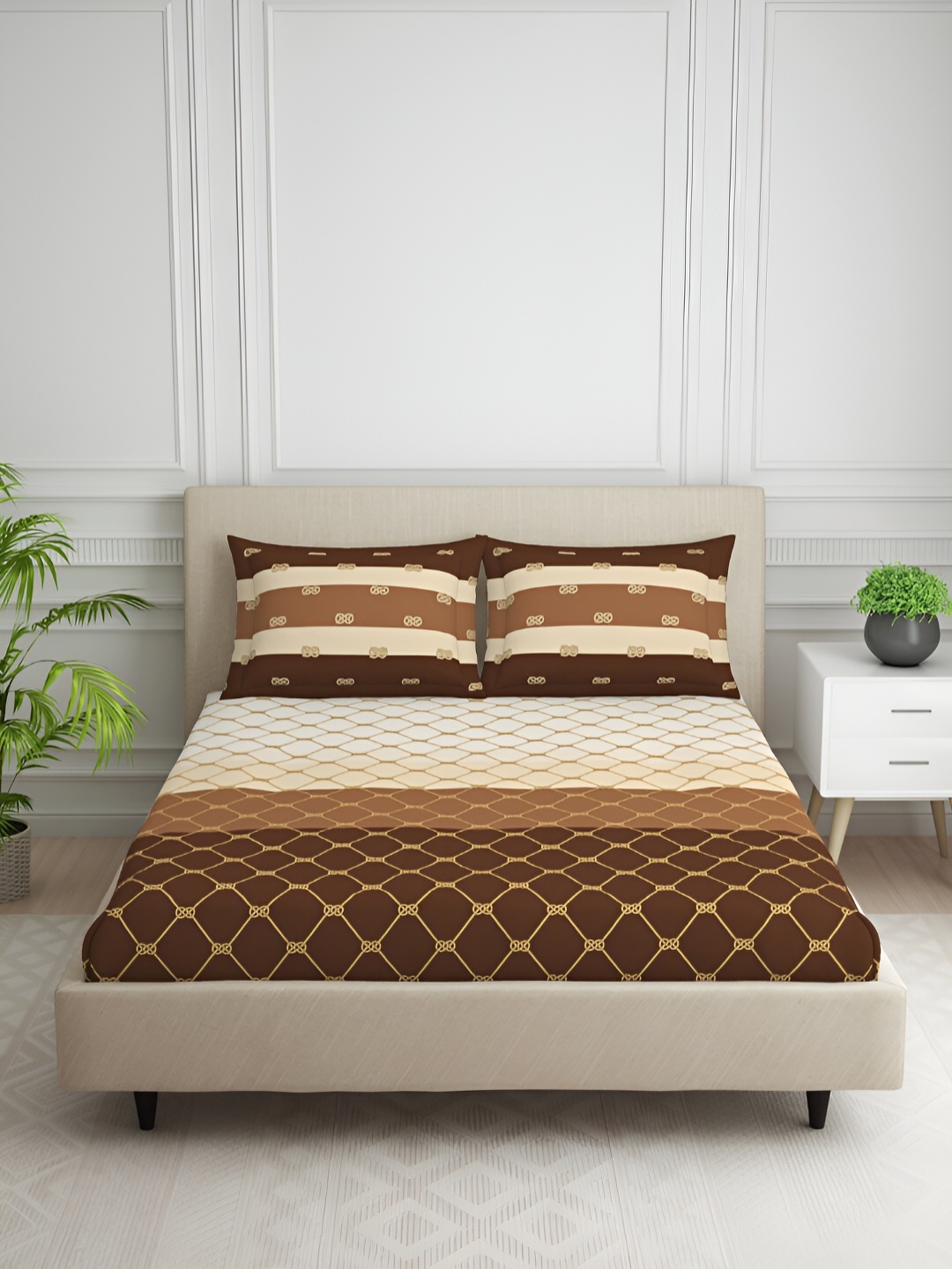 

SPACES Nautique Cream & Brown Geometric Cotton 144 TC Queen Bedsheet With 2 Pillow Covers