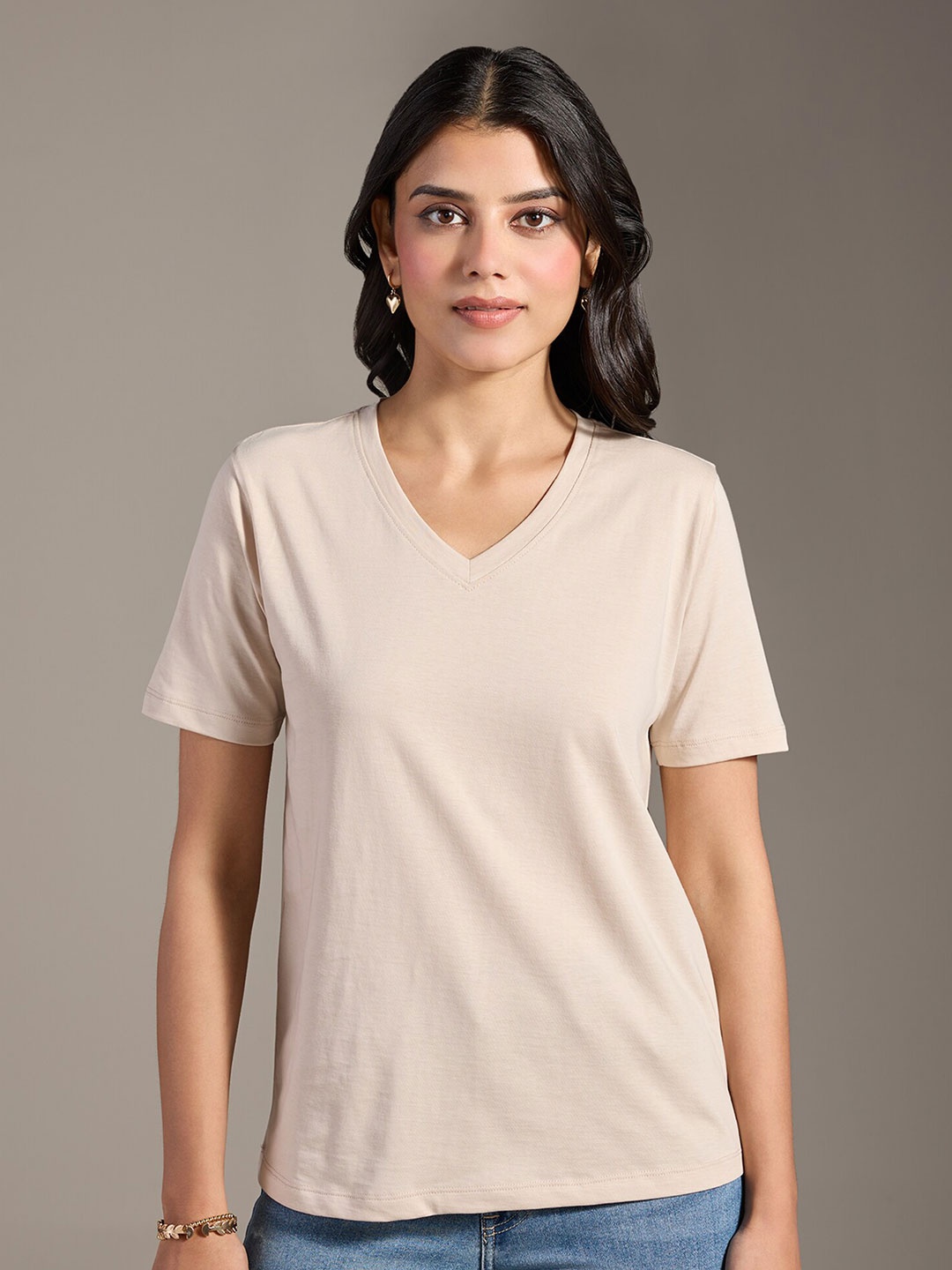 

20Dresses Beige Solid V Neck Short Sleeves Tshirt