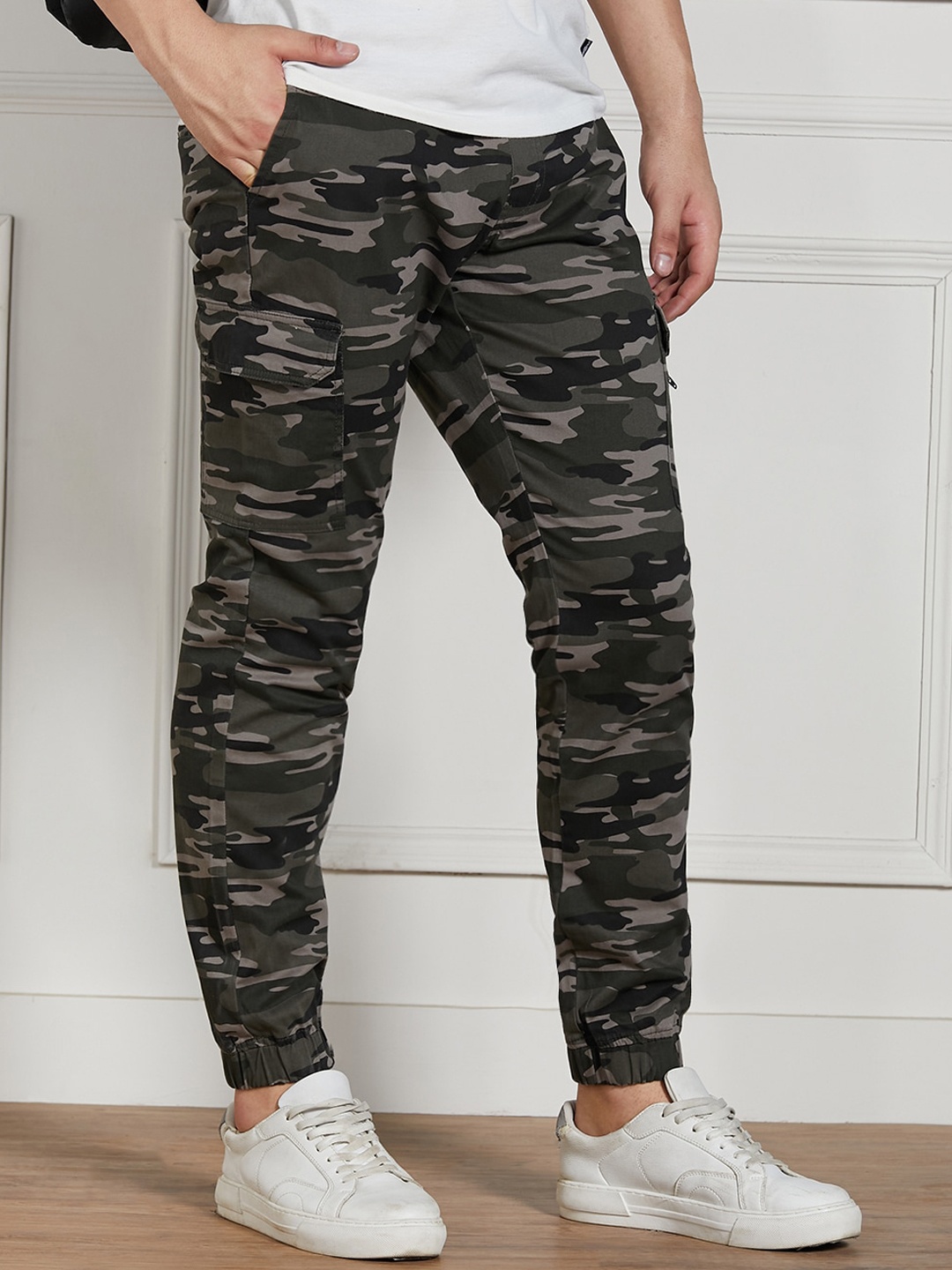 

Dennis Lingo Men Camouflage Printed Regular Fit Cargo Joggers, Grey