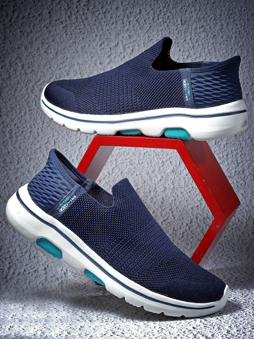 

Action Women Bounce Mesh Running Shoes, Navy blue