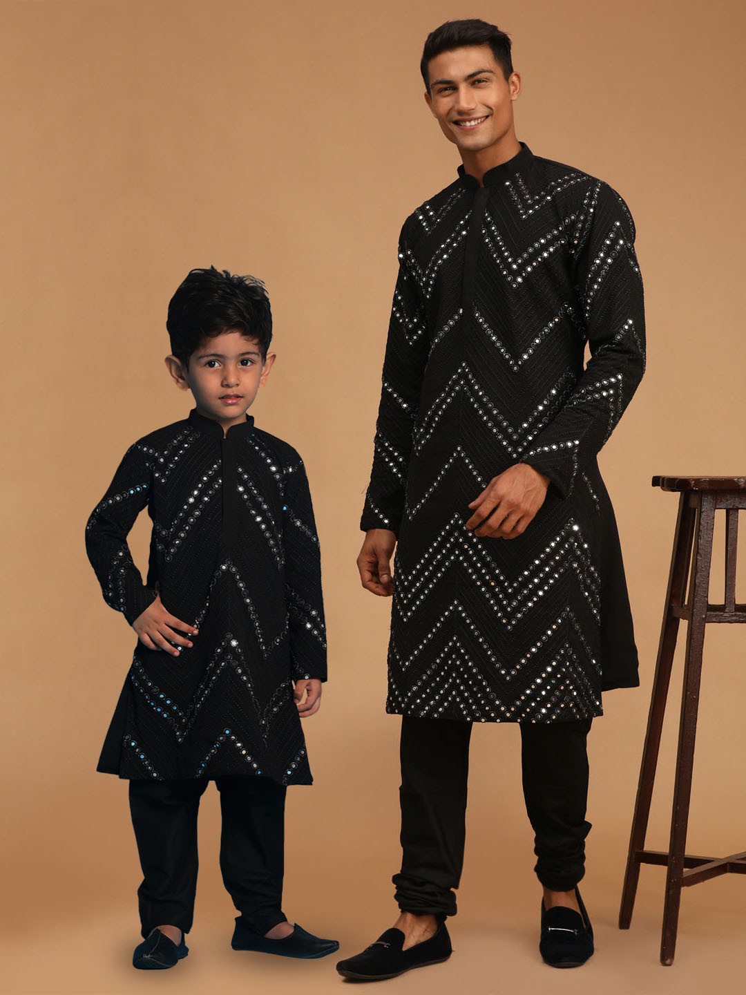 

VASTRAMAY Boys Embroidered Regular Mirror Work Kurta & Pyjamas, Black