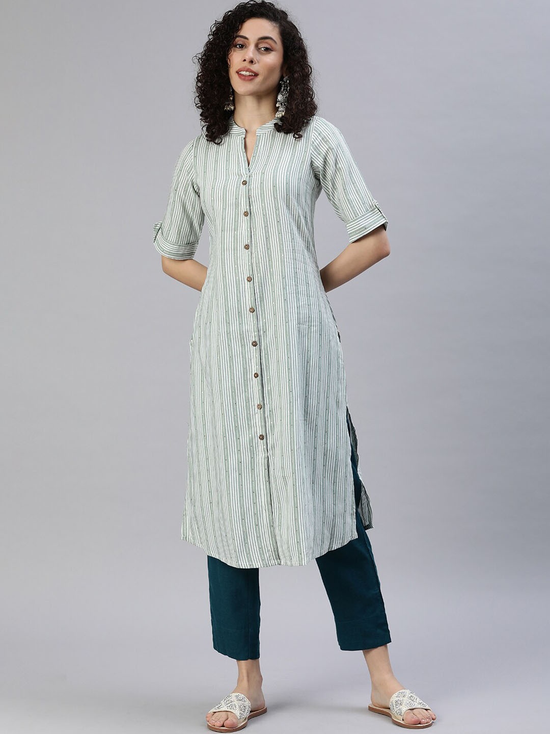

HRITIKA Striped Mandarin Collar Sequined Cotton Straight Kurta, Green