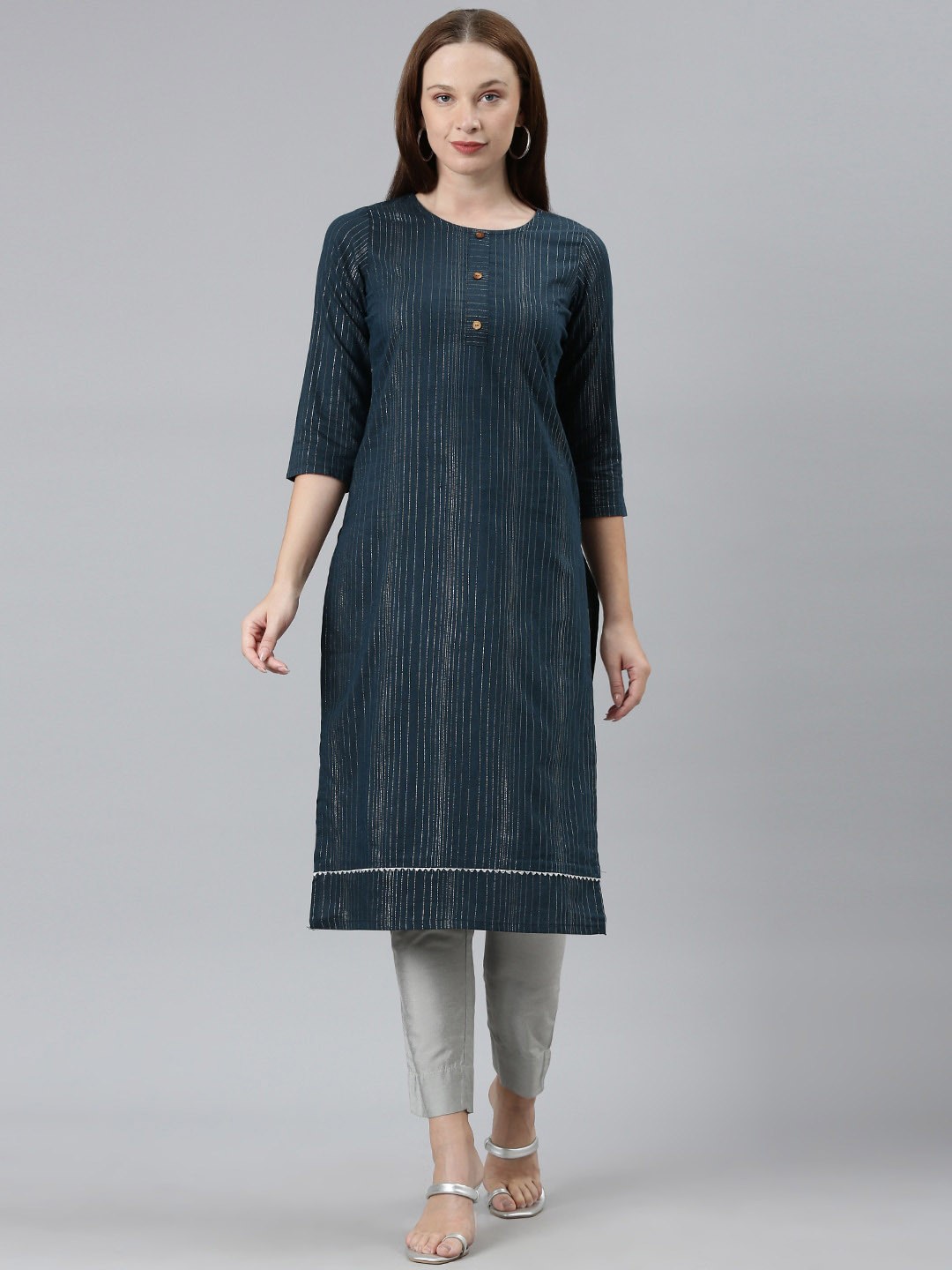 

HRITIKA Striped Three-Quarter Sleeves Straight Kurta, Turquoise blue