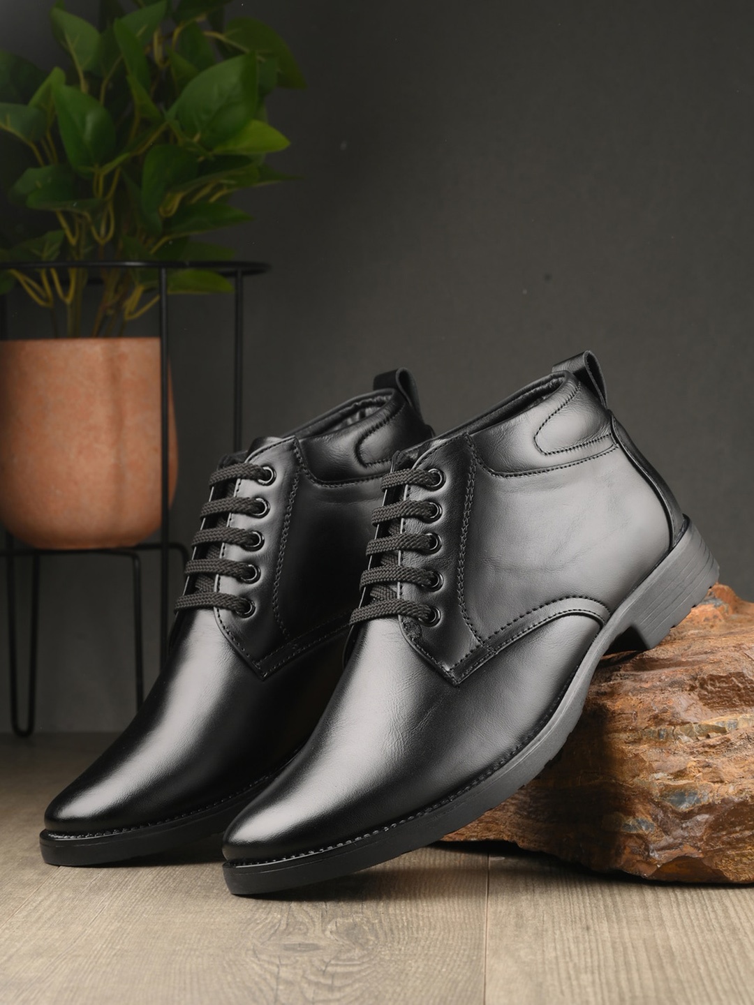 

VIV Men Round Toe Leather Boots, Black