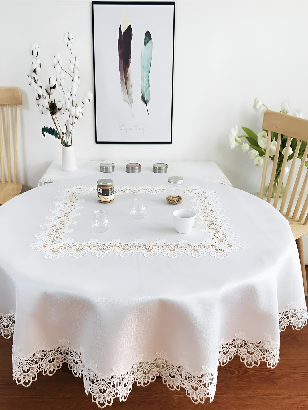 

TANLOOMS White Floral Round Embroidered 6-Seater Table Cover