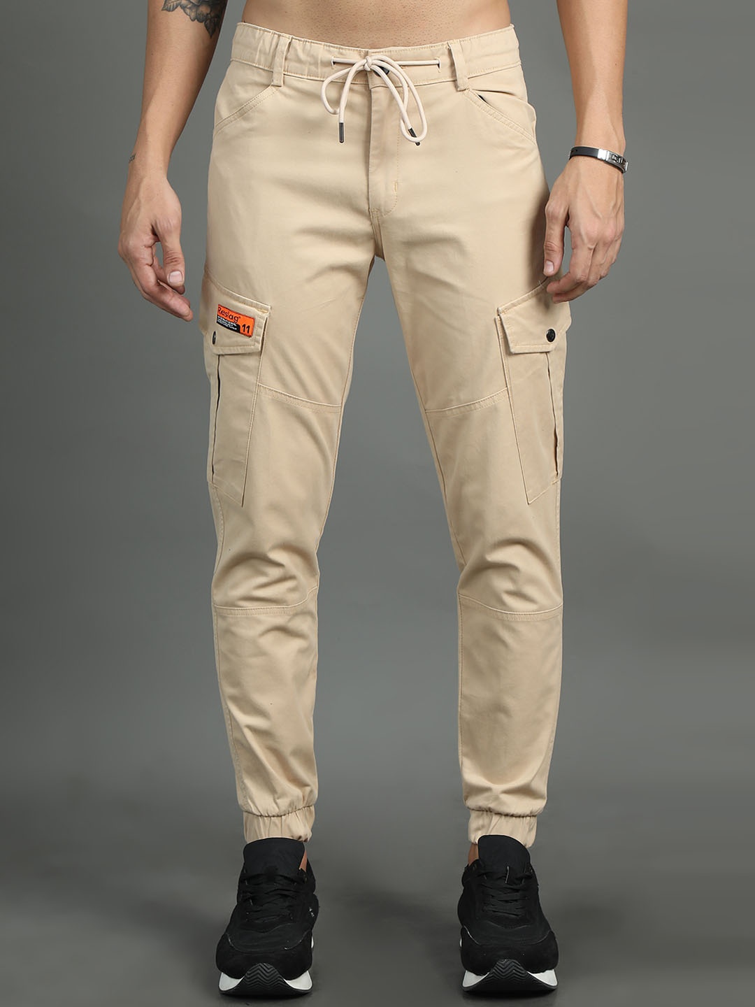 

Reslag Men Mid-Rise Cotton Cargo Joggers, Beige