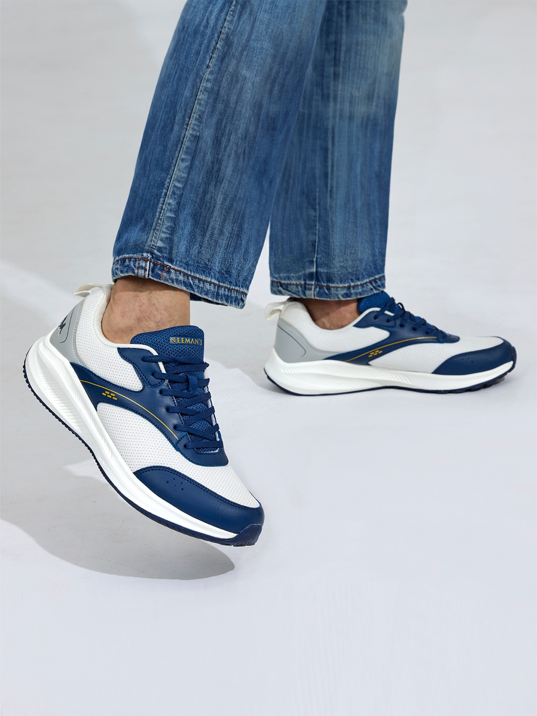 

NEEMANS Men Colourblocked Mesh Sneakers, White