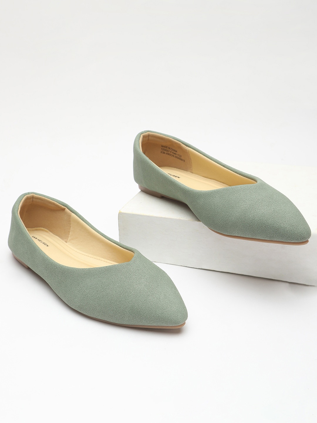 

Van Heusen Woman Pointed Toe Ballerinas, Green