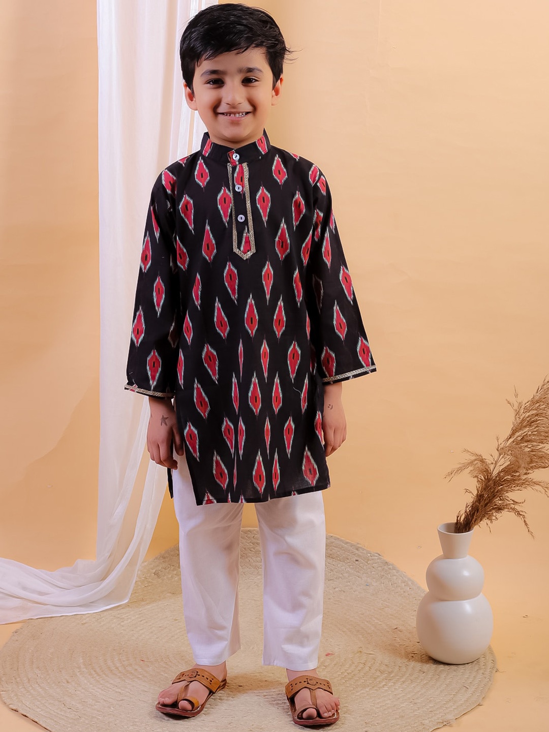 

JUNITOS Boys Geometric Printed Mandarin Collar Pure Cotton Straight Kurta with Pyjamas, Navy blue