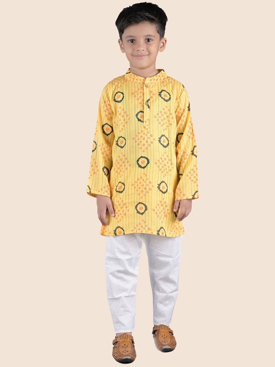 

JUNITOS Boys Geometric Printed Mandarin Collar Pure Cotton Straight Kurta with Pyjamas, Yellow