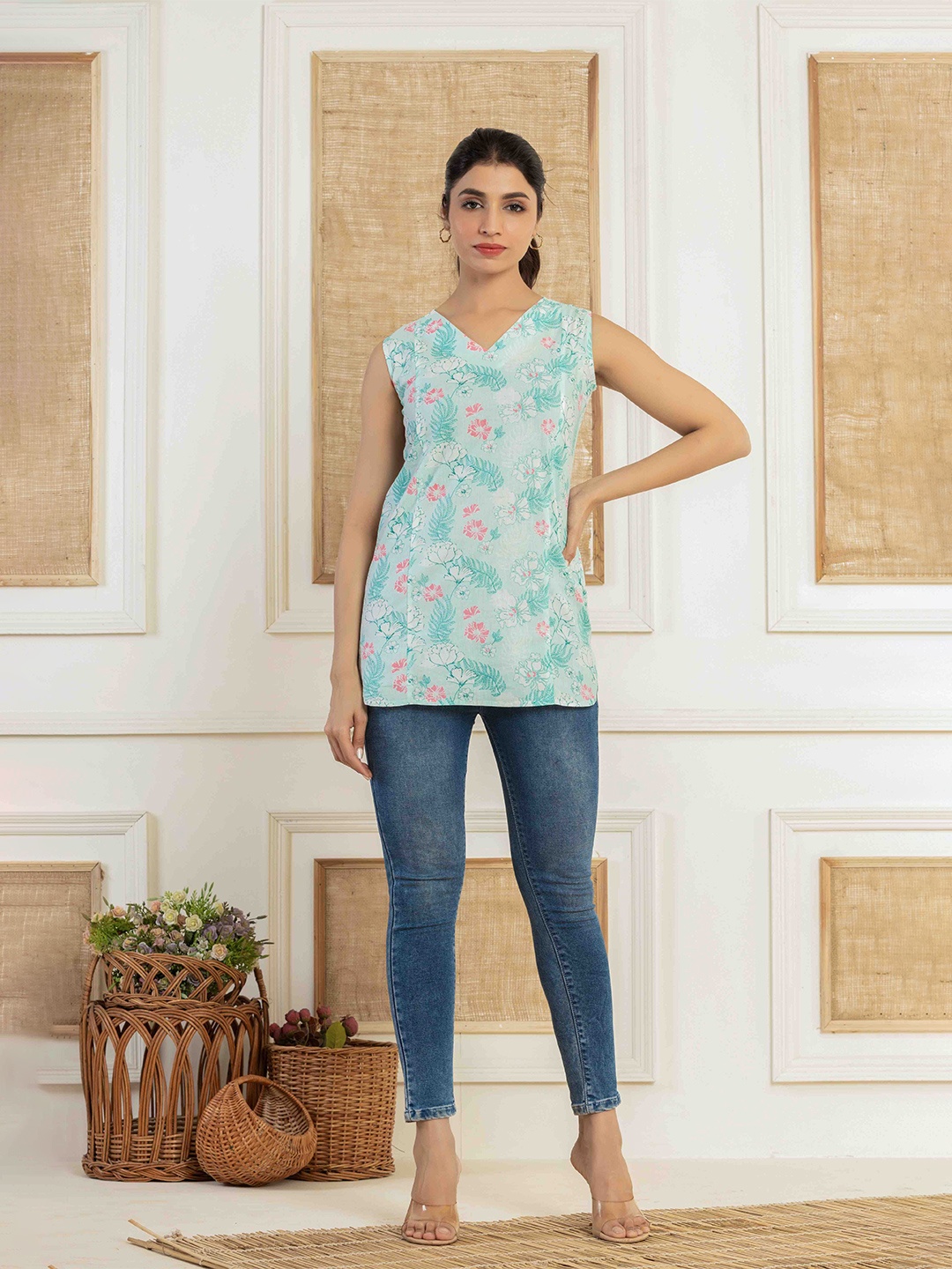 

Do Dhaage Floral Printed V-Neck Cotton A-Line Kurti, Blue