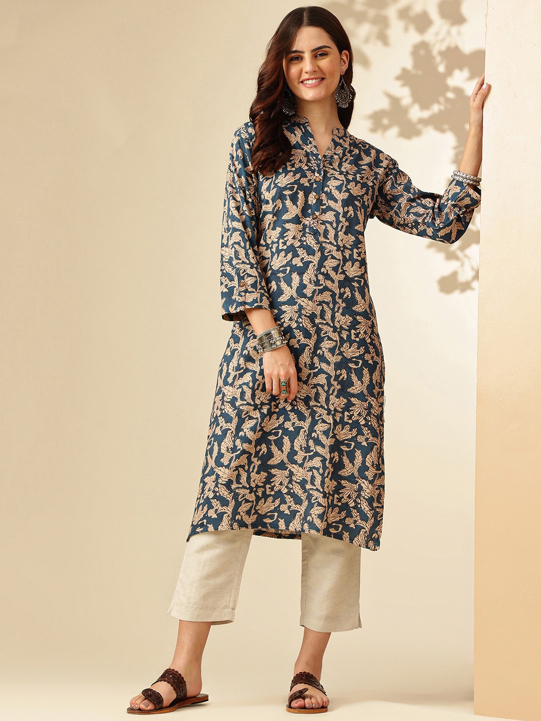 

KALINI Floral Printed Straight Kurta, Navy blue