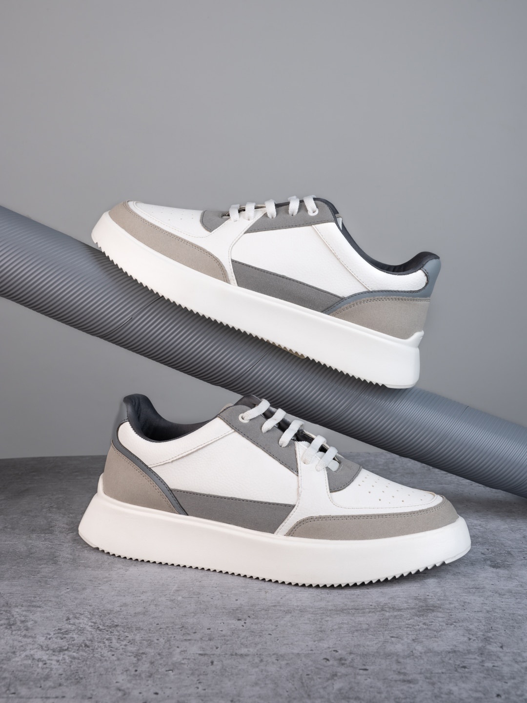 

Styli Men White Colourblocked Comfort Insole Contrast Sole Lace-Up Sneakers
