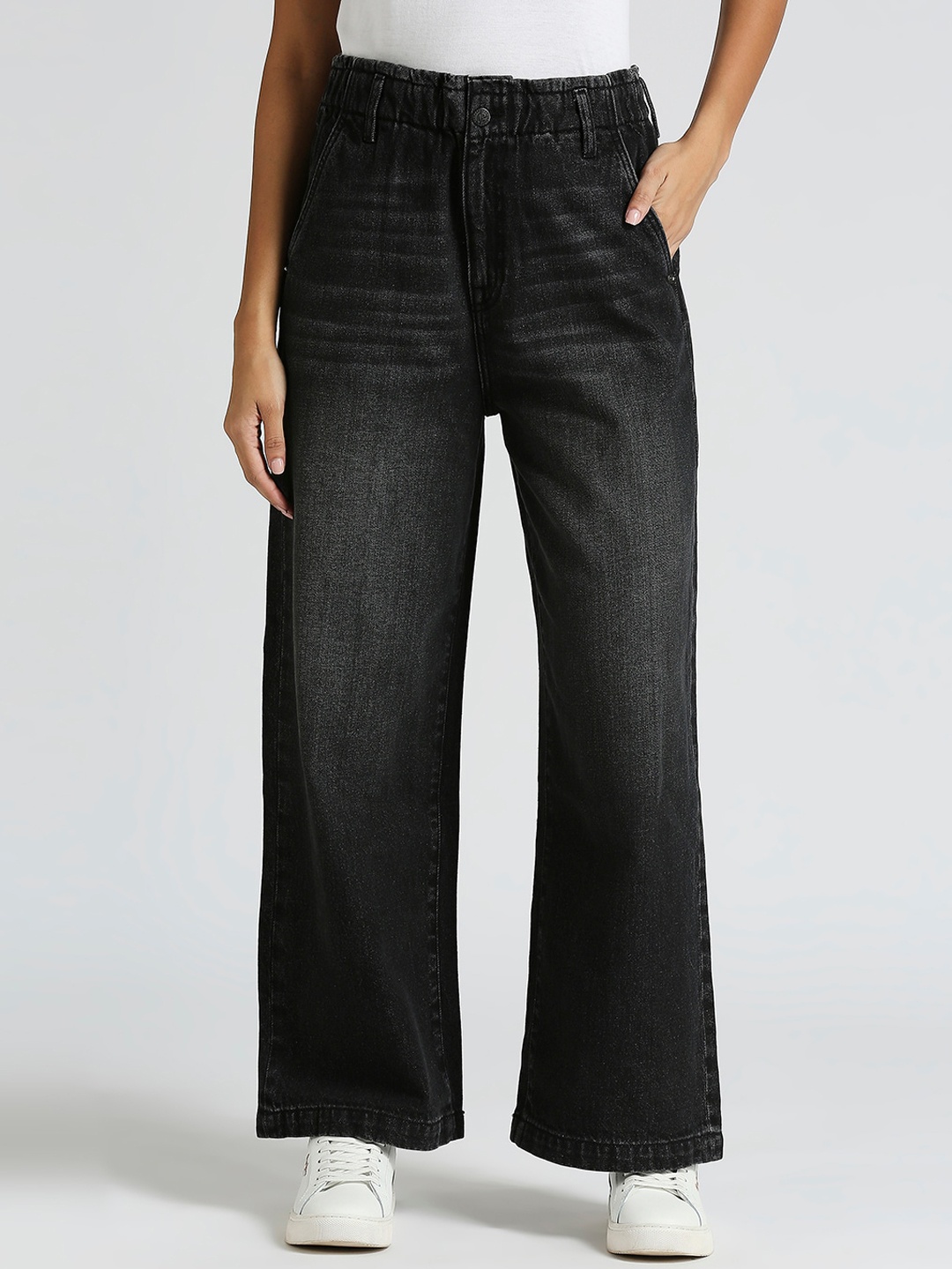 

Pepe Jeans Women Loose Straight Fit Ultra High-Rise Light Fade Whiskers Pure Cotton Jeans, Black