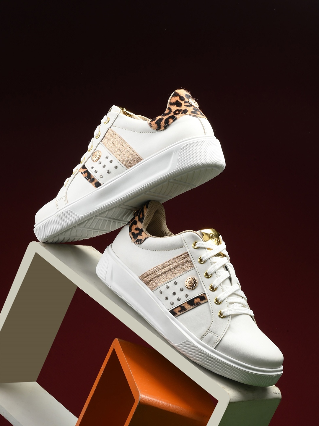 

CARLO ROMANO Women Round Toe Lightweight Leather Sneakers, White