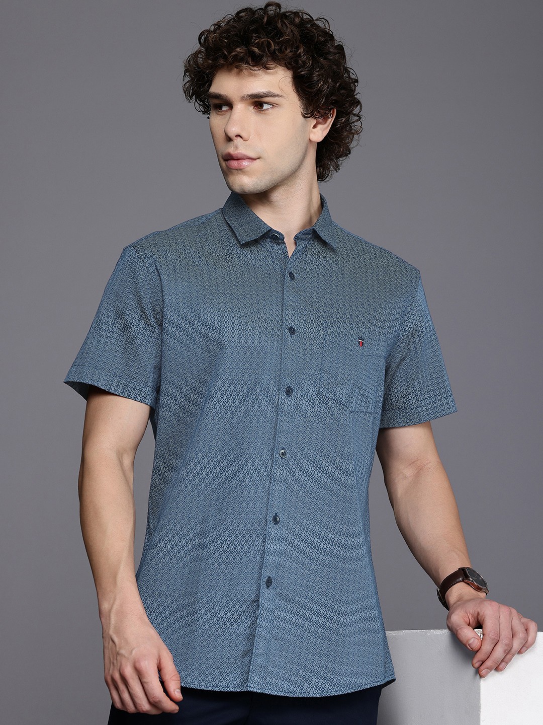 

Louis Philippe Sport Slim Fit Geometric Printed Pure Cotton Casual Shirt, Navy blue