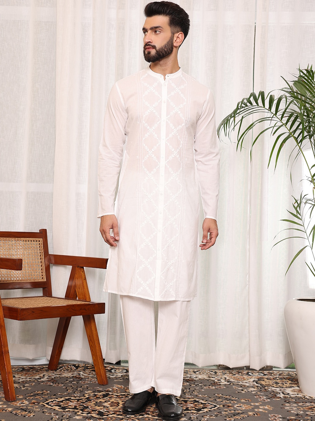 

House of Pataudi Chikankari Embroidered Pure Cotton Mandarin Collar Kurta With Trousers, Off white