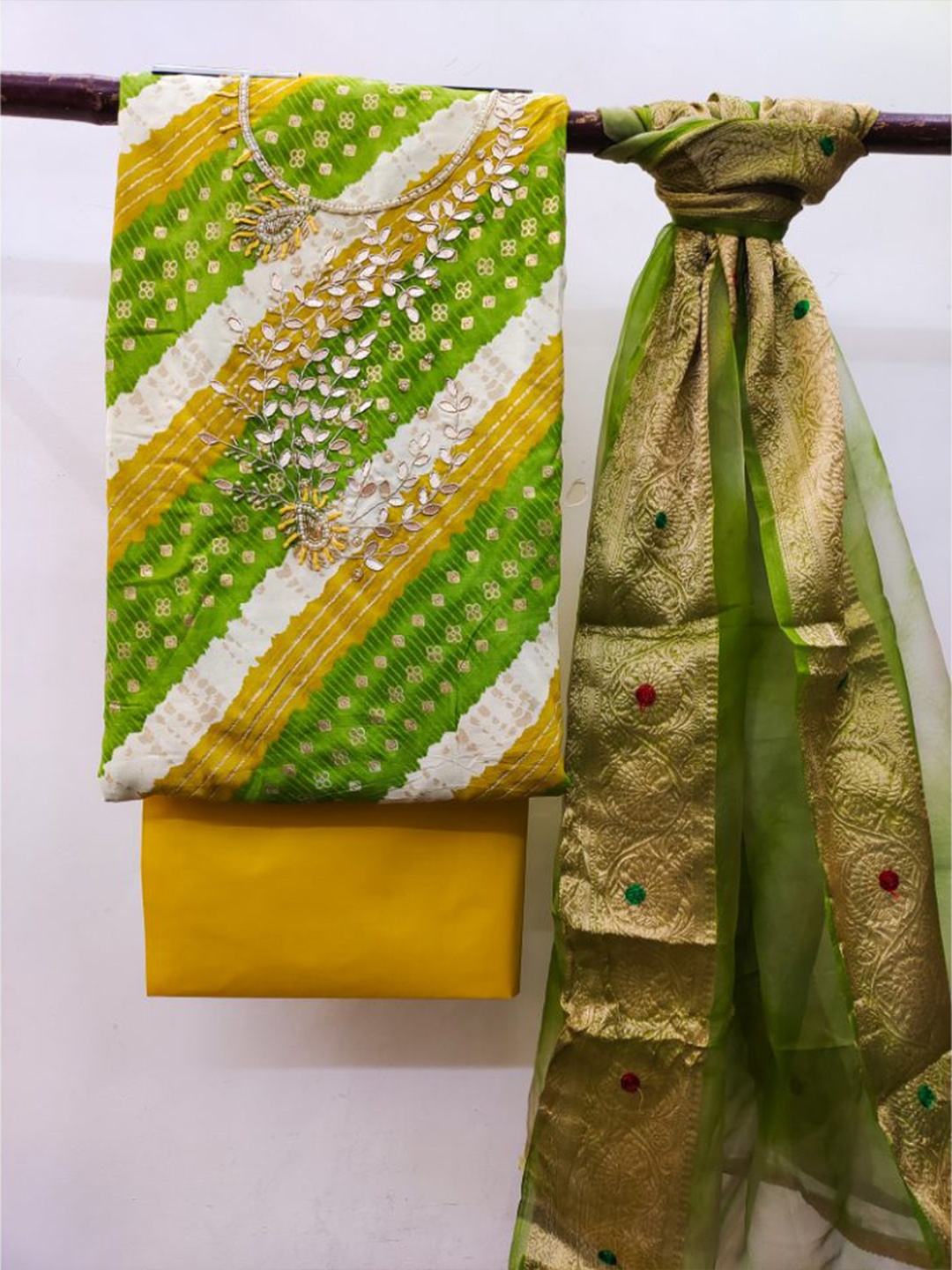 

MAHALASA Floral Embroidered Pure Cotton Unstitched Dress Material, Green