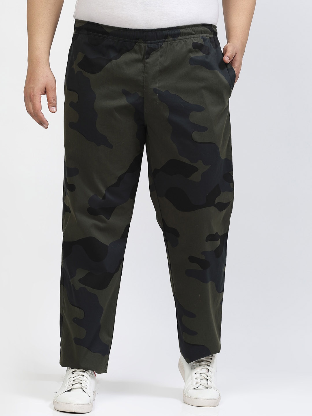 

plusS Men Olive Green Camouflage Printed Mid-Rise Track Pant