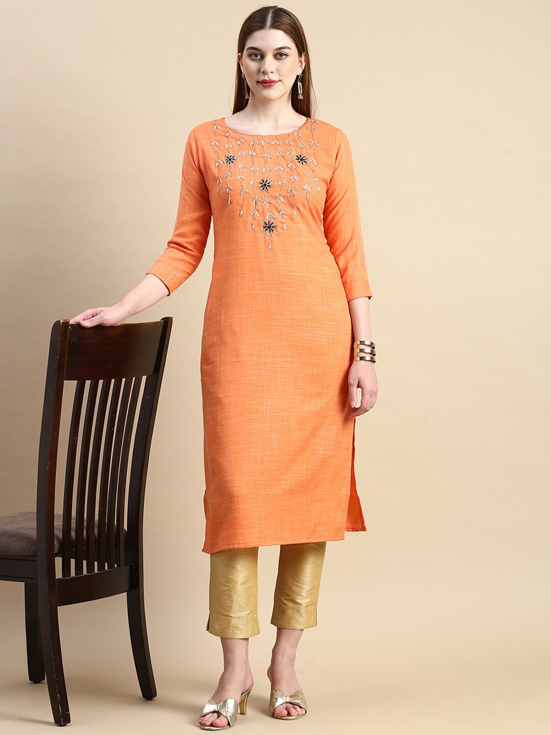 

GRANTH FASHION Round Neck Embroidered Straight Kurta, Orange