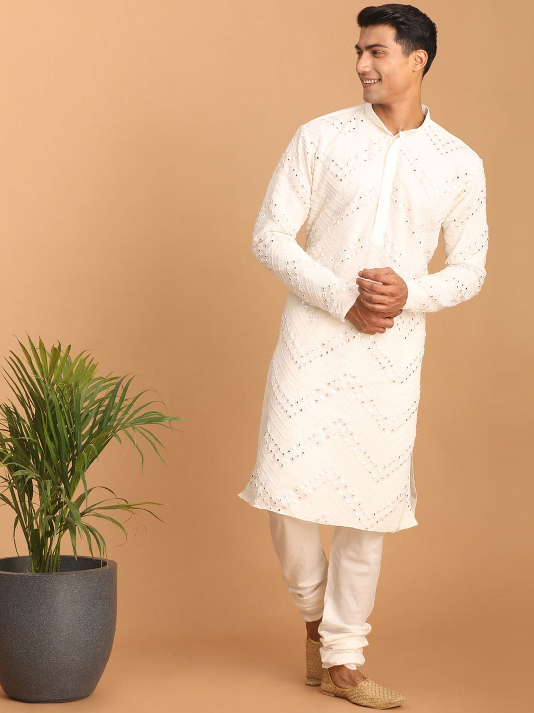 

VASTRAMAY Embroidered Regular Mirror Work Kurta & Churidar, White