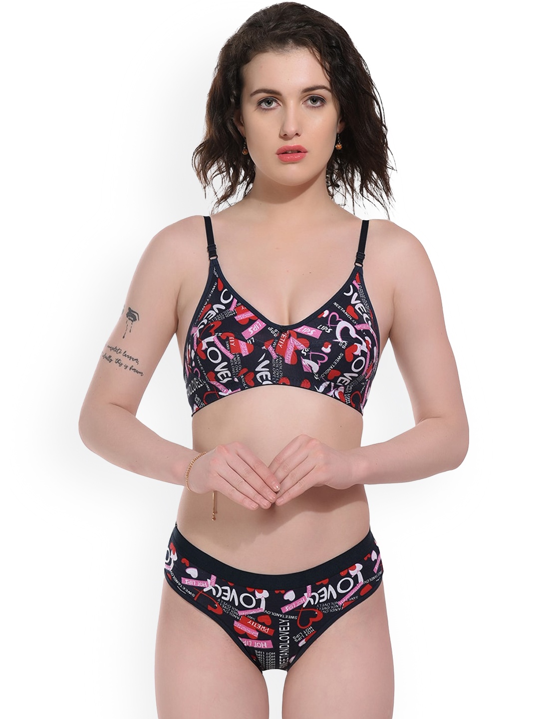 

Nakshu Printed Shoulder Strap Non-Padded Lingerie Set, Black