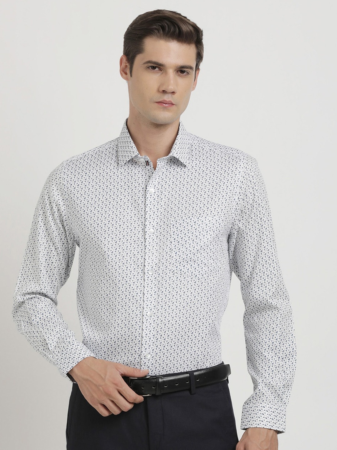 

Turtle Spread Collar Long Sleeves Classic Slim Fit Micro Ditsy Printed Cotton Formal Shirt, White