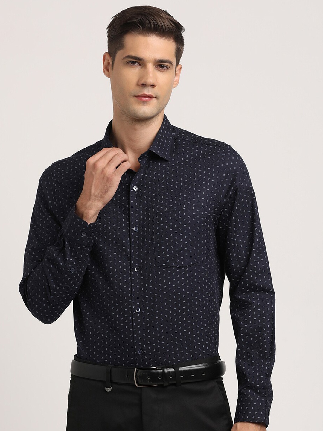 

Turtle Spread Collar Long Sleeves Classic Slim Fit Printed Cotton Formal Shirt, Navy blue