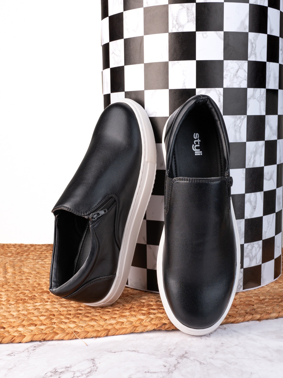 

Styli Men Black Comfort Insole Contrast Sole Slip-On Sneakers