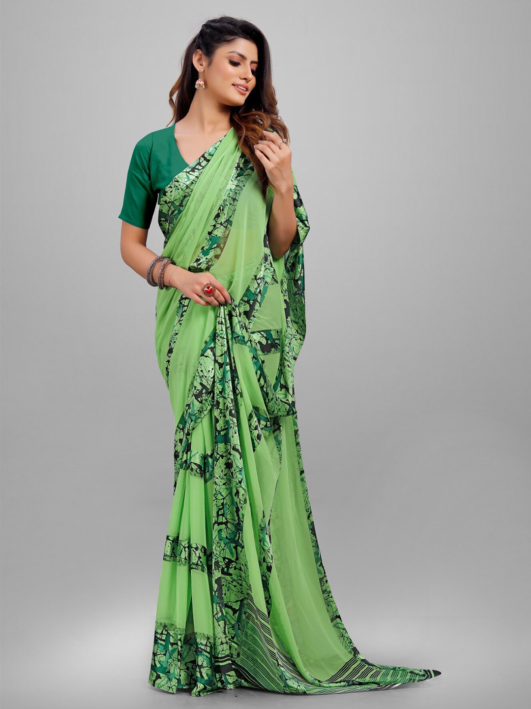 

Sanwariya Silk Abstract Printed Satin Saree, Green