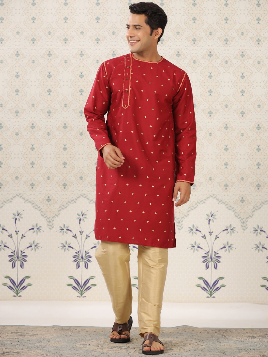 

Ode by House of Pataudi Geometric Printed Long Sleeves Straight Kurta, Red