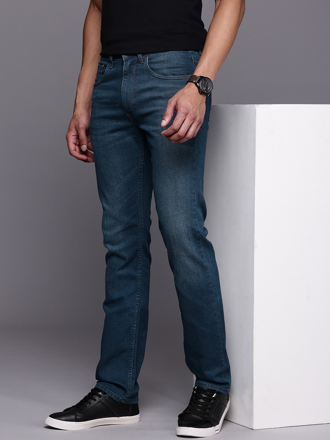 

Louis Philippe Jeans Men Low-Rise Light Fade Stretchable Jeans, Blue