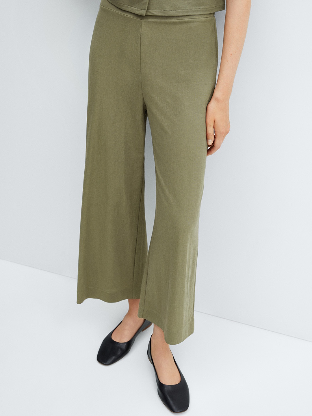 

MANGO Women Elastic Waist Crop Trousers, Olive