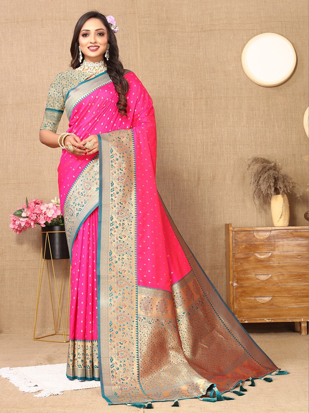 

Mitera Pink Ethnic Motifs Woven Design Zari Banarasi Saree