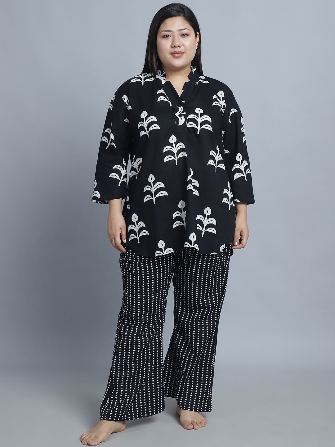

TAG 7 PLUS Plus Size Ethnic Motifs Printed V-Neck Pure Cotton Night Suit, Black