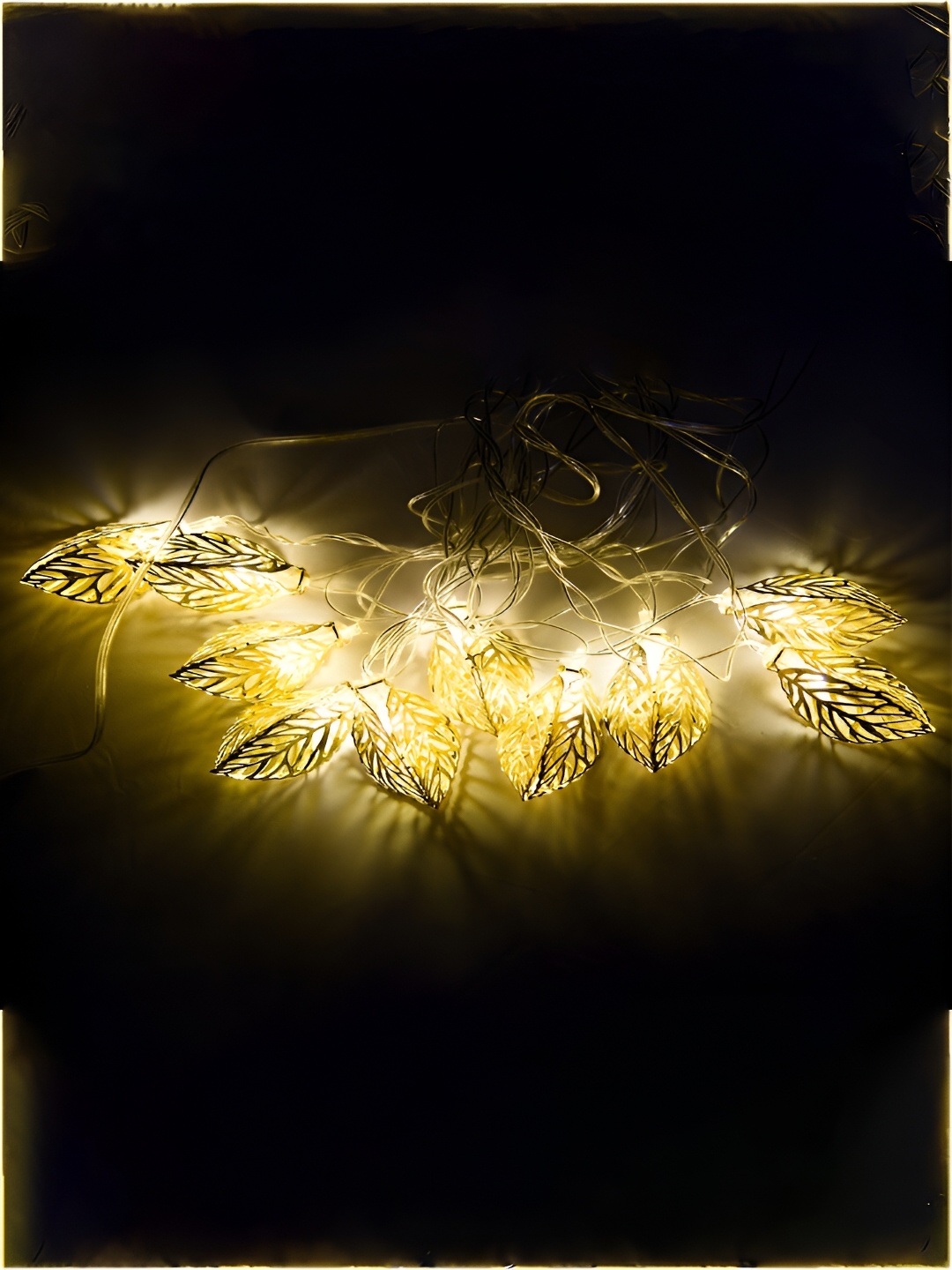 

Kuber Industries Gold-Toned 10 Bulbs Leaf Design String Lights