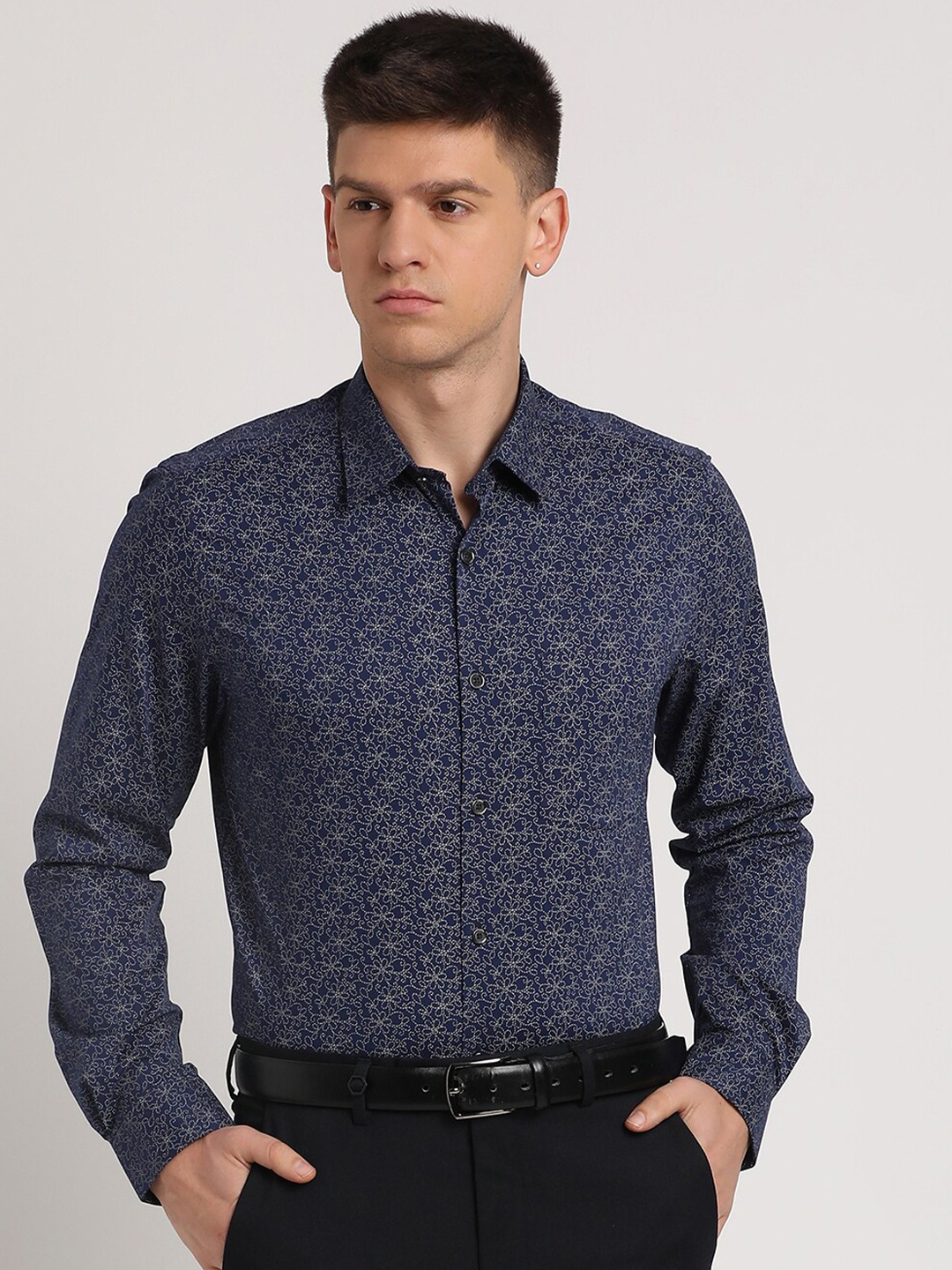 

Turtle Floral Printed Classic Slim Fit Cotton Opaque Shirt, Navy blue