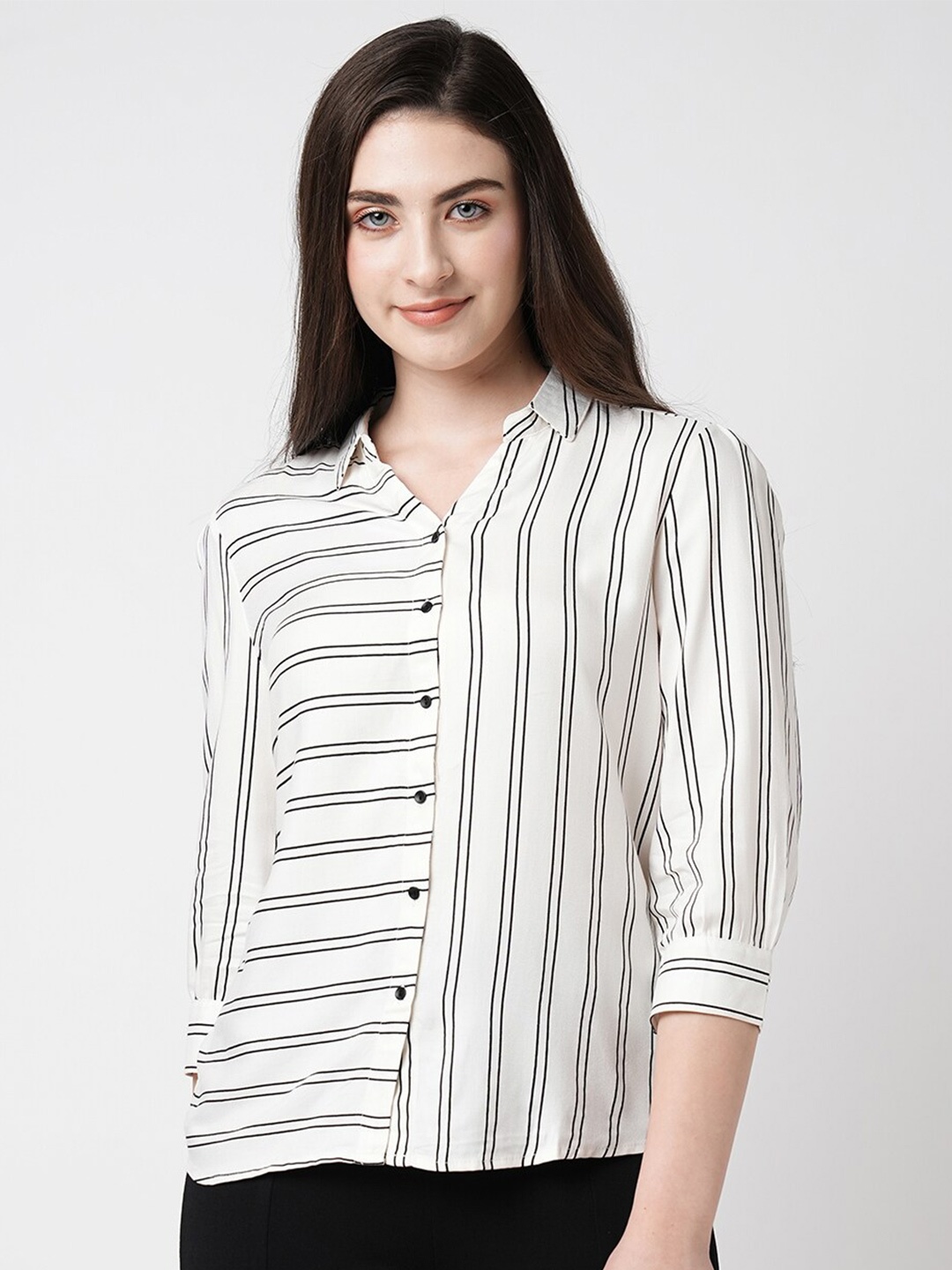 

Kraus Jeans Vertical Stripes Spread Collar Slim Fit Casual Shirt, Black