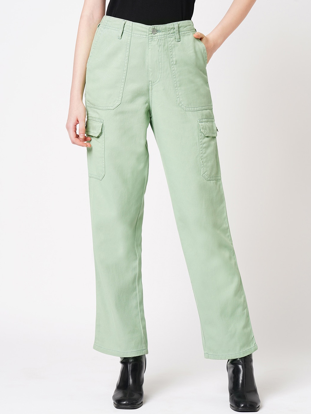 

Kraus Jeans Women Loose Fit High-Rise Cargos Trousers, Green