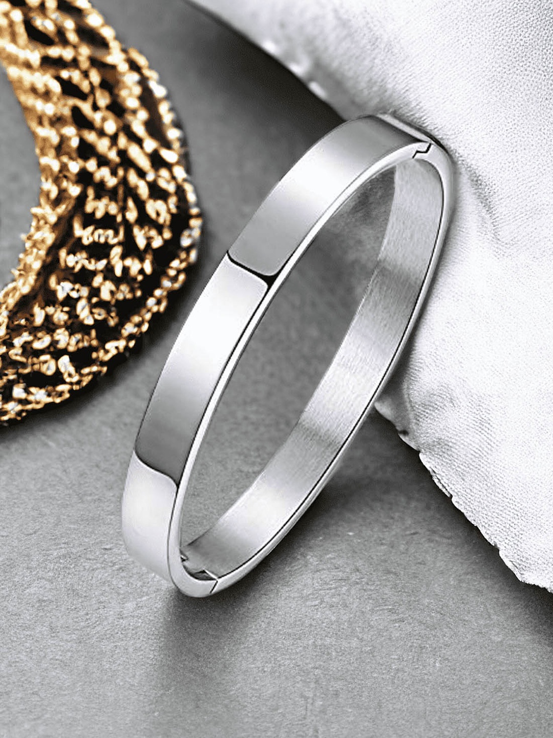 

Okos Men Rhodium-Plated Kada Bracelet, Silver